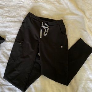 FIGS black yola skinny regular length scrub pants